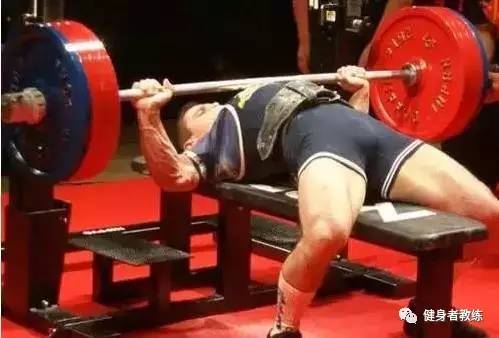 用好防护用品,戴护具卧推170kg是什么水平