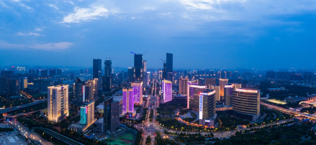 前戏十足！CBD旁超高层LOFT，暗藏三点隐秘