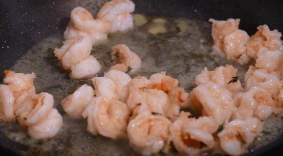 白水虾怎么煮才会鲜嫩好吃,冰鲜虾怎样煮可以和鲜虾差不多