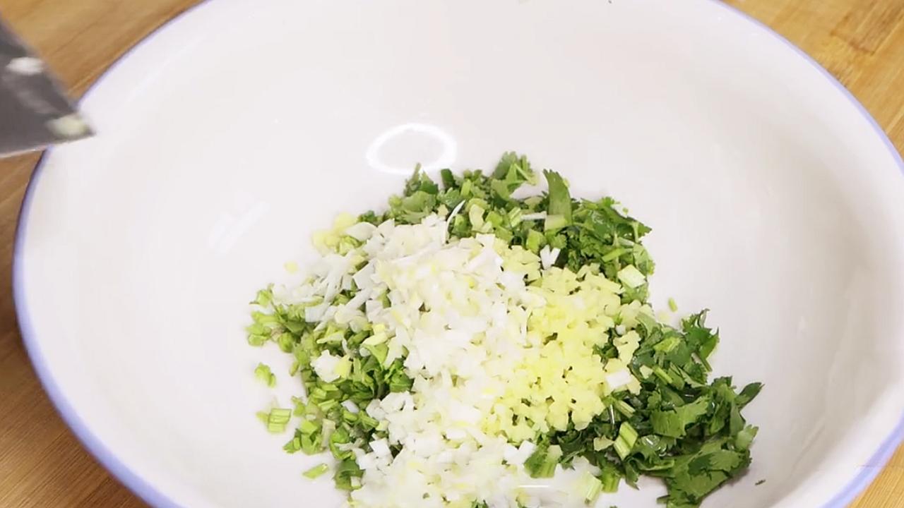 炸素丸子别只放面粉教你正确做法,炸丸子不要太粘锅