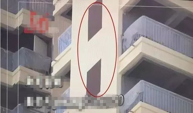 裸眼4D塑胶人工湖、水泥地上种草皮,开发商那些骚断腰的迷惑行为