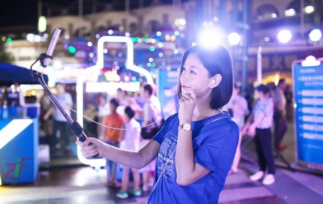 免费玩还送手机?网红小姐姐现场带你通关拿口红,到场就送礼品!