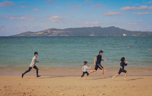 孙俪低调带儿女路边摆摊，收入全部用于流浪动物救助，满满正能量