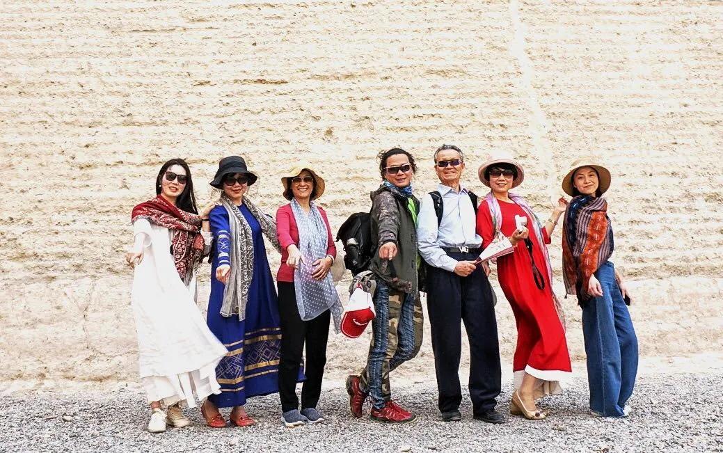 万能张与嬉嬉旅行