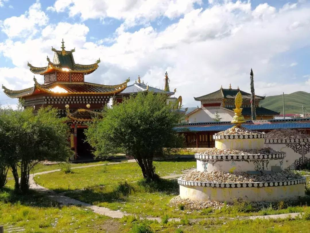 阿坝红原煨桑,川西红原的煨桑节是什么时候