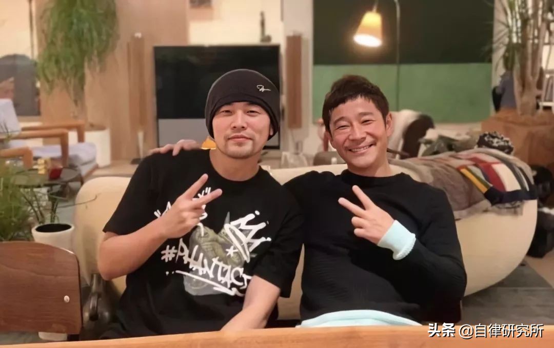 送10亿,征女友包下火箭登月高中毕业的他为何成为日本最潮富一代