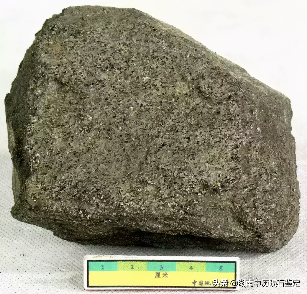 月球陨石与地球矿石的区别,月球陨石和矿石有什么区别