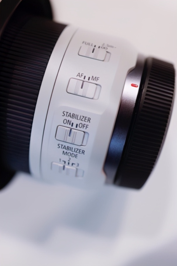 佳能rf长焦红圈镜头推荐,rf70200镜头f4值不值得买