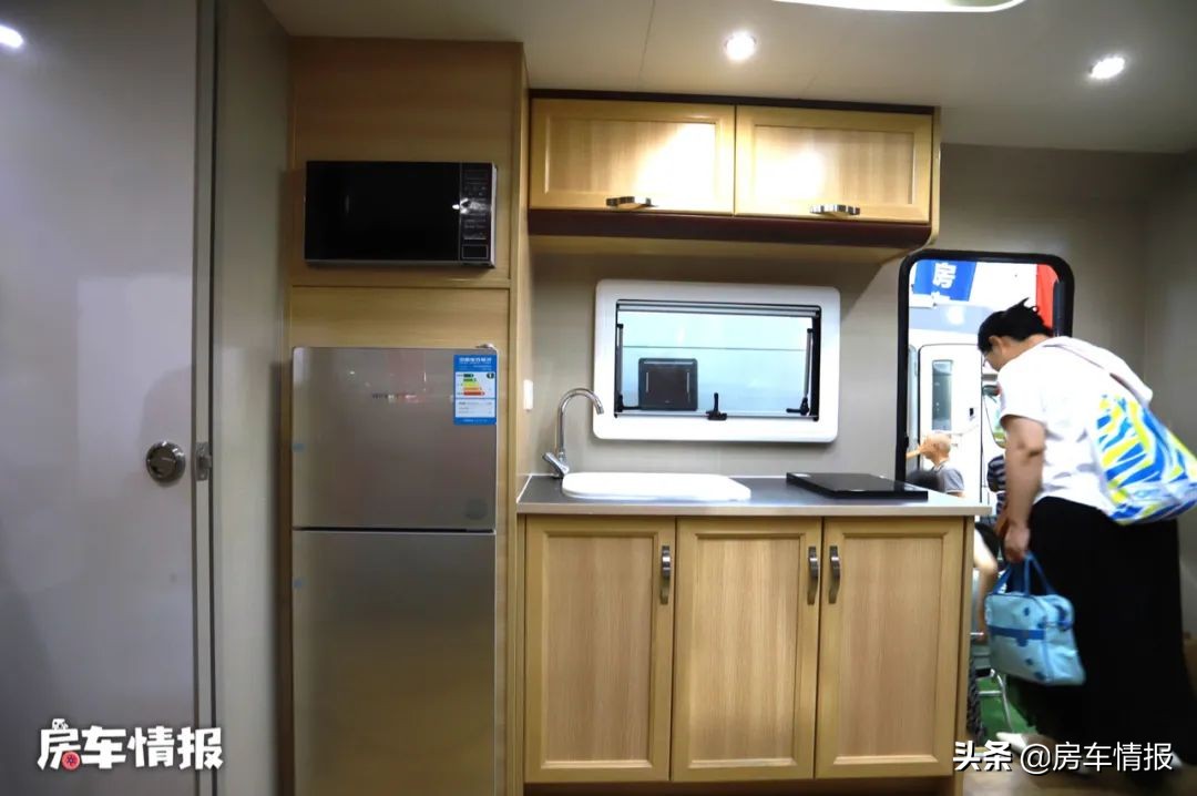 豪华科技感十足的房车,空间能变大的国产房车