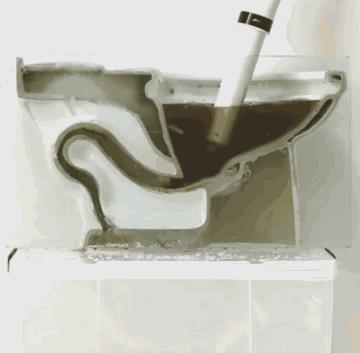 下水道堵了别着急教你一招,下水道堵了用铁丝疏通