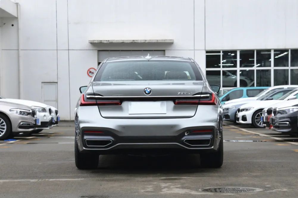 宝马7系和x7内饰哪个好,宝马7系和宝马x7哪个好