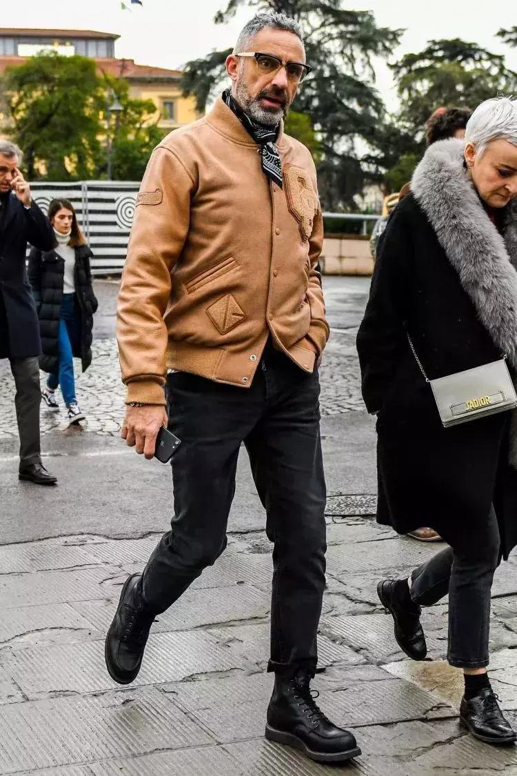 棒球服烂大街穿搭,棒球夹克优雅穿搭