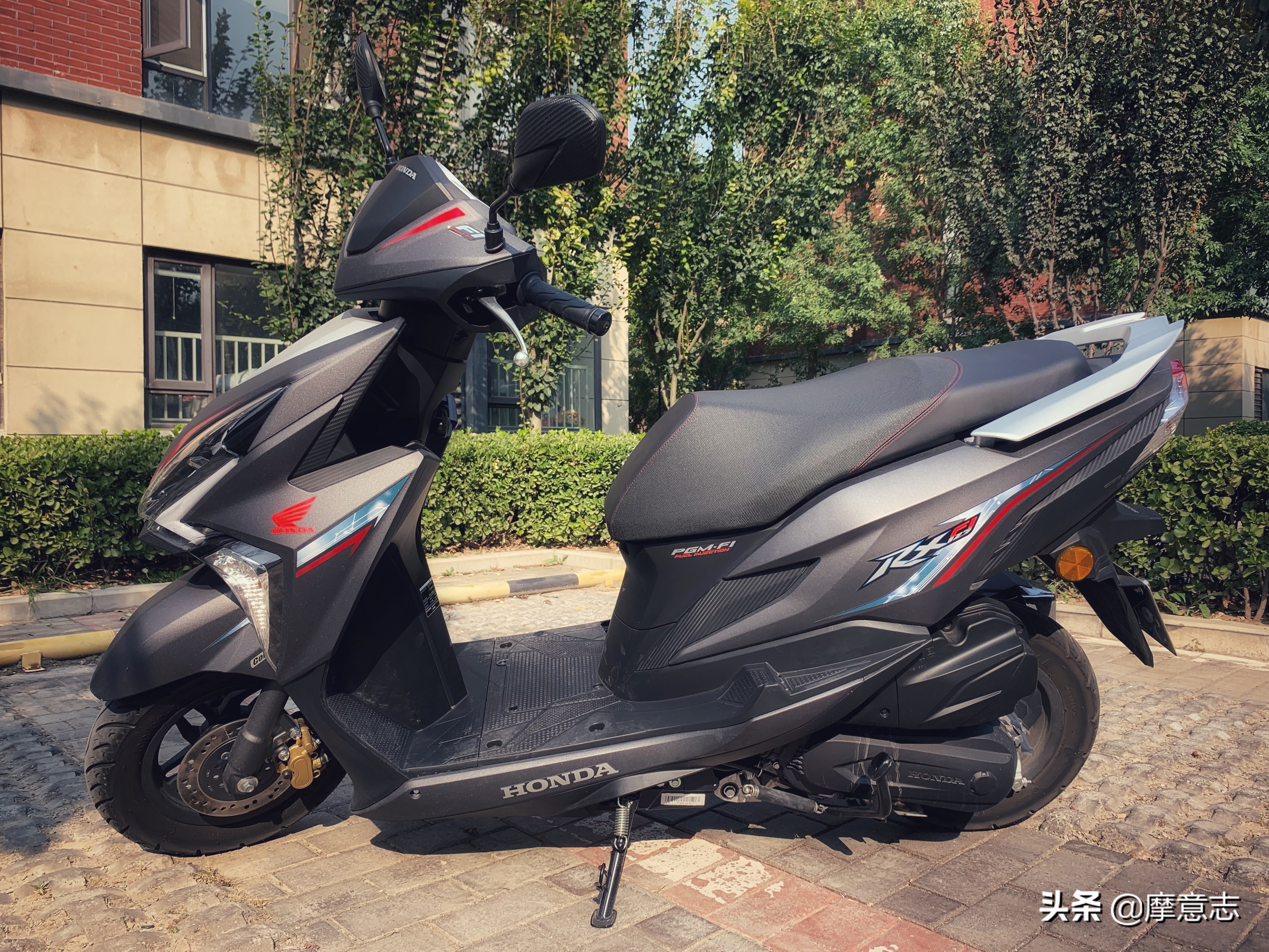 uu125裂行,本田裂行125无痕深度评测