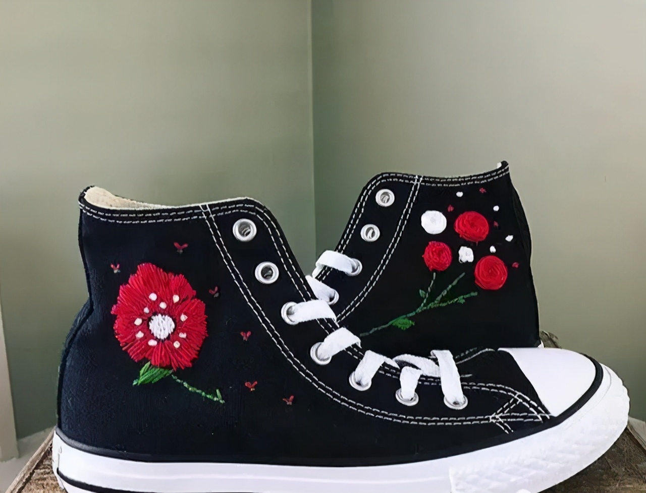 穿腻了小白鞋可以这样来改造,教你把小白鞋变潮流