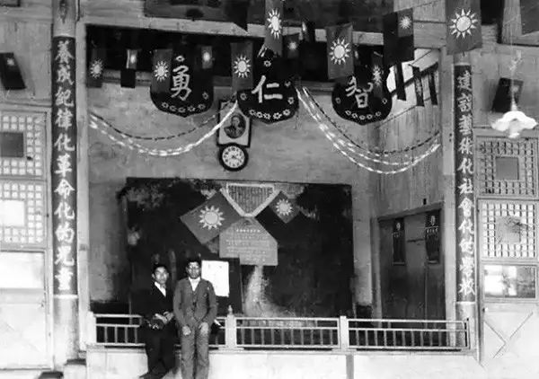 100年南京大桥绘画,南京红色100年