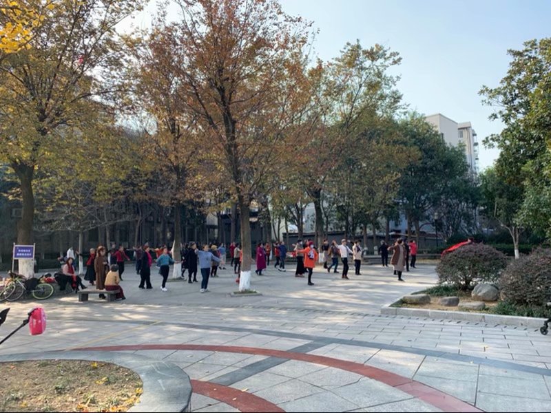 吃完饭散步满头大汗文案,早上散步满头大汗句子发朋友圈