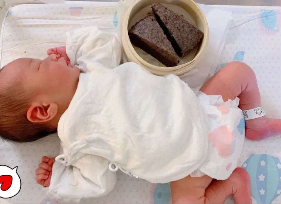 不吃饱怎么生娃?产前吃汉堡披萨大盘鸡,这些妈妈太硬核了