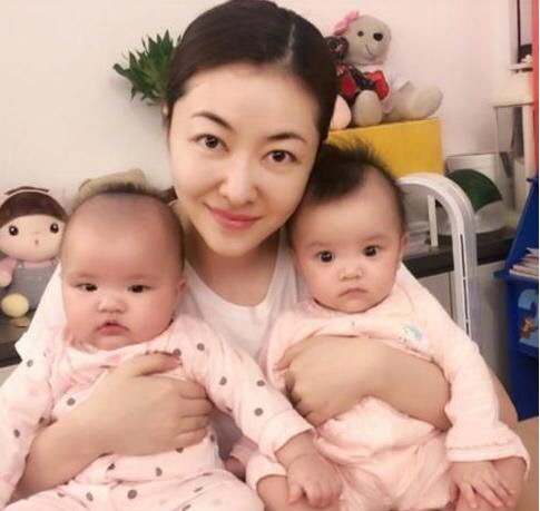 熊黛林双胞胎女儿罕见露面,熊黛林双胞胎女儿写真