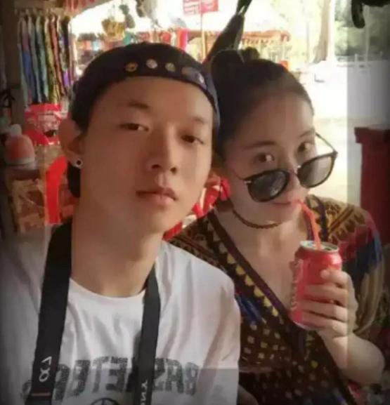 从湖上青玉柳到沪上*欲情**流?大男孩霍尊长文回应陈露的指控并致歉