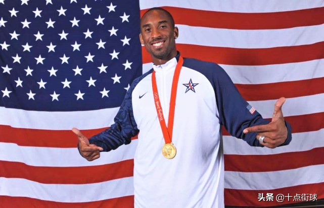 科比何时从8号变成24号,科比的巅峰时期是八号还是24号