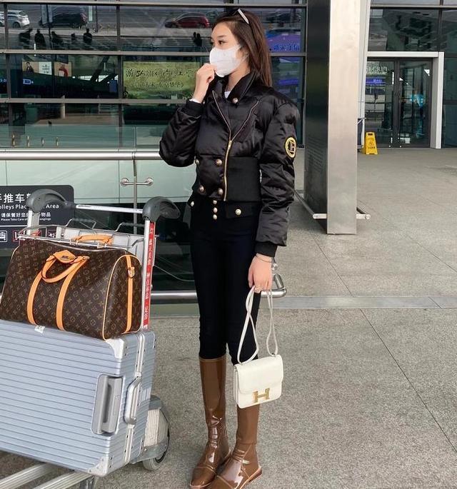 冬天穿小个子黑短靴,冬天穿短靴搭配什么外套好看