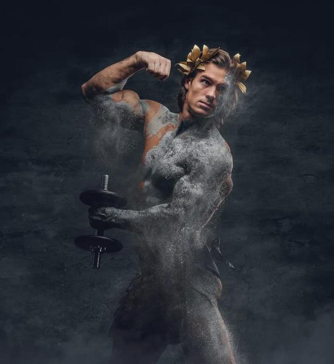 *辱侮**中国肌肉男的身材？网友：呸，你不配