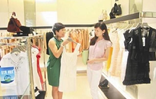 服装店卖衣服说话技巧,买衣服技巧和常识和话术