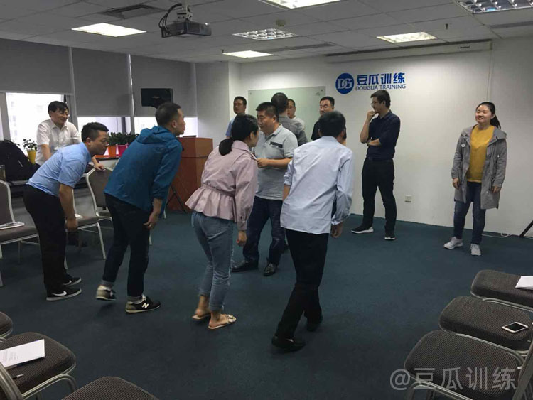 不敢上台发言很紧张怎么办,如何克服上台发言紧张心理