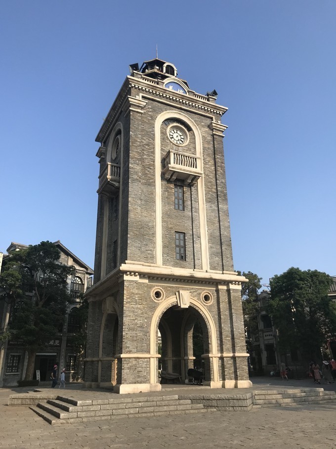 抛开所有的烦恼，奔向快乐无限的海口