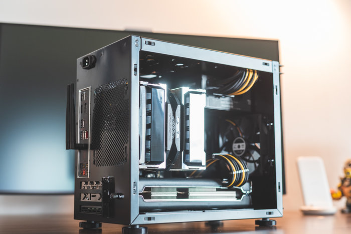 itx顶级主机配置,能提着走的机箱