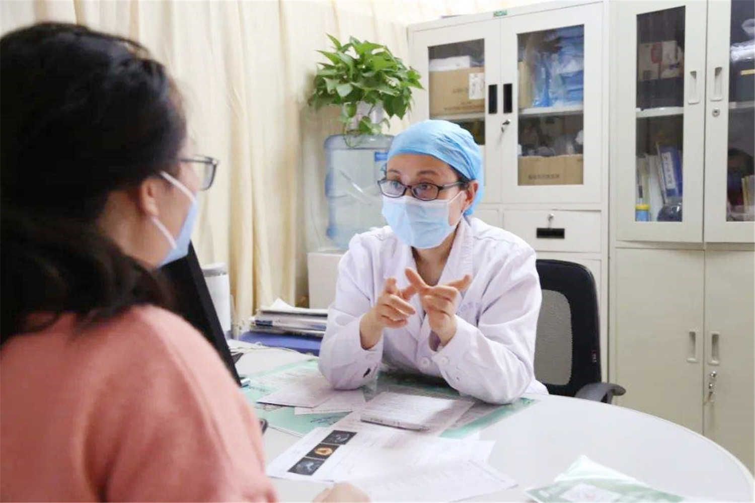 流产后坐小月子能刷牙吗,流产后坐小月子能洗澡洗头吗