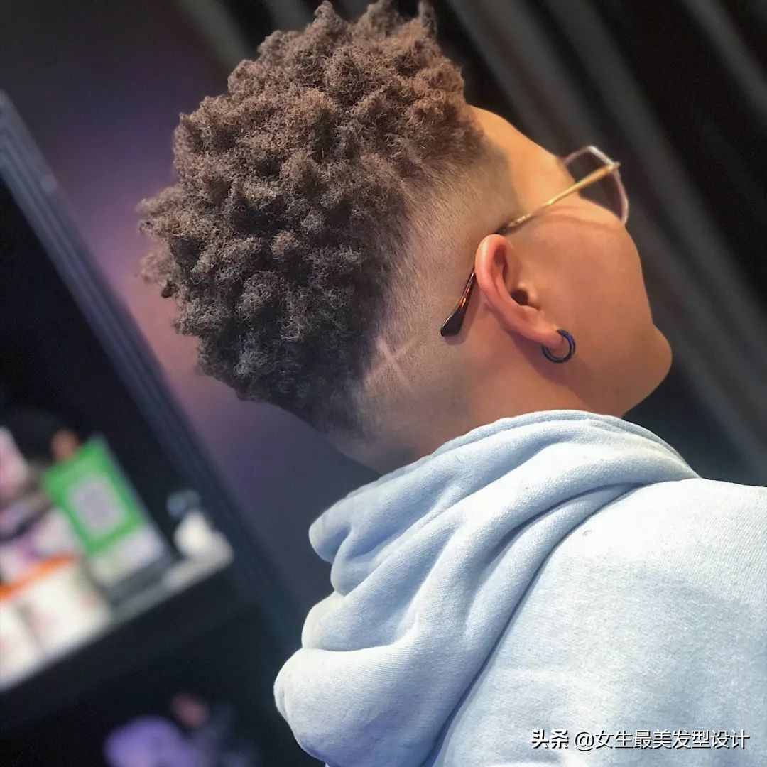 黑皮肤适合的发色卷发,黑皮肤适合烫什么发型好