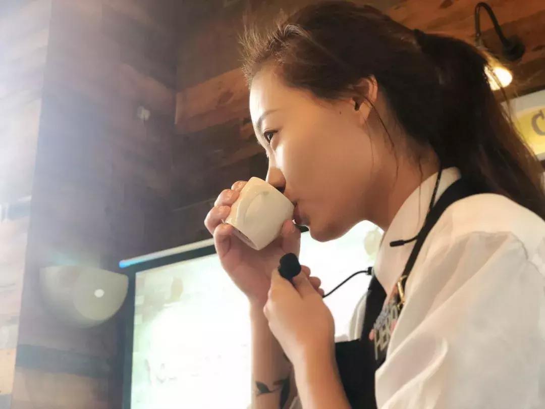 快速入门一杯好喝的手冲咖啡,自己手磨咖啡怎么冲泡