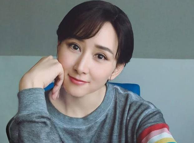 阔面型脸的女生,大方脸女孩适合什么风格