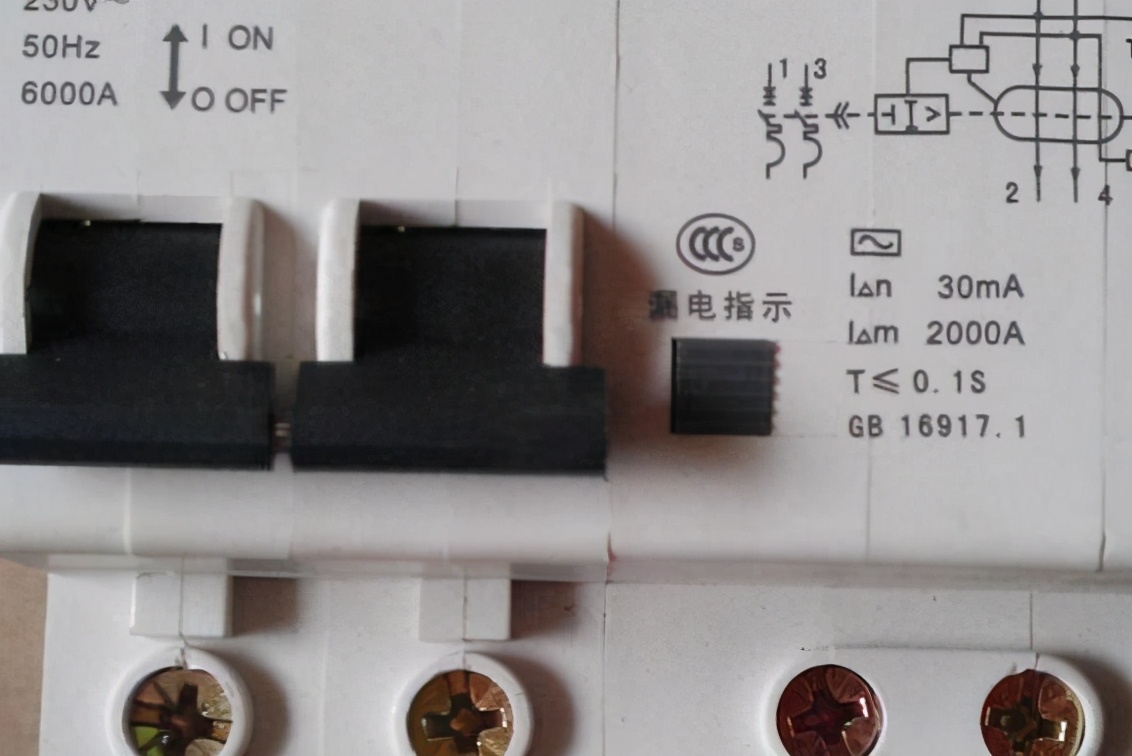 电表下面的空气开关跳闸的原因,电热水器空气开关跳闸的原因