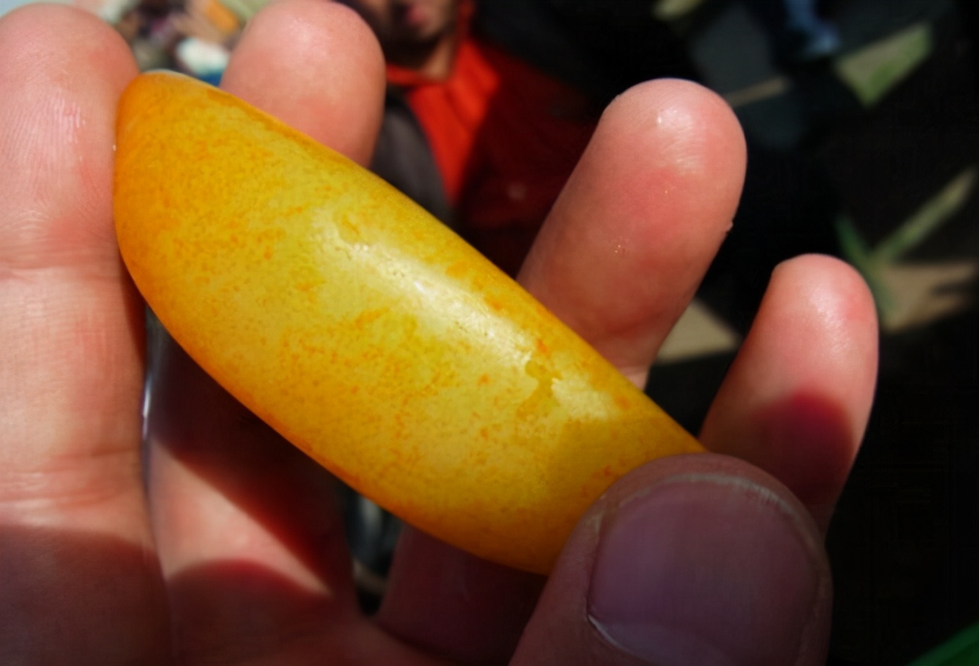 新疆和田玉籽料滚筒染色,染色和田玉籽料皮色特点