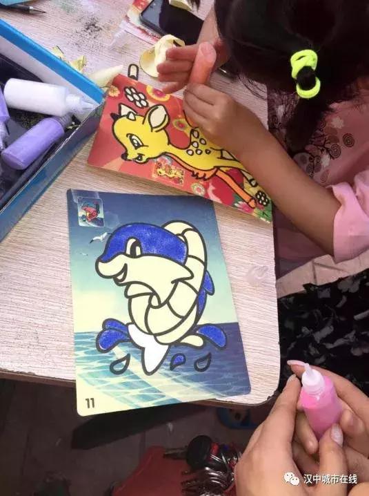 多彩文化活动点亮群众美好生活,汉中光辉社区直播