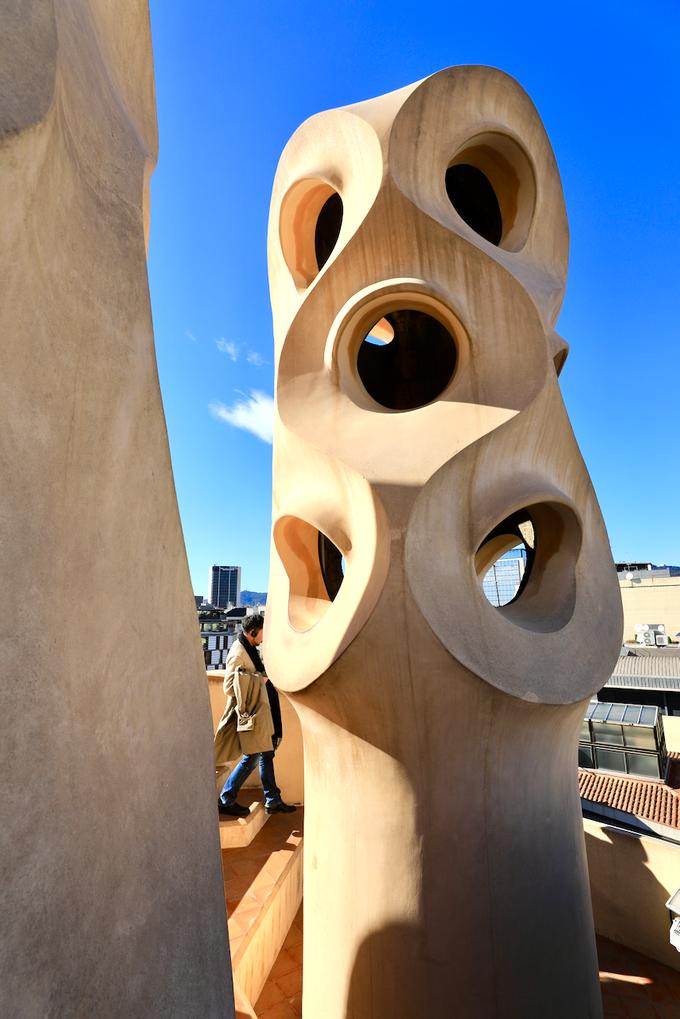 米拉之家是什么风格建筑,和米拉之家相似的建筑