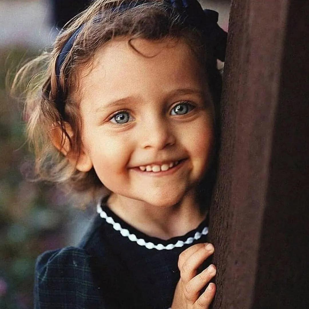 2009年，因父亲杰克逊去世遭受“非议”的帕里斯，今22岁卷土重来