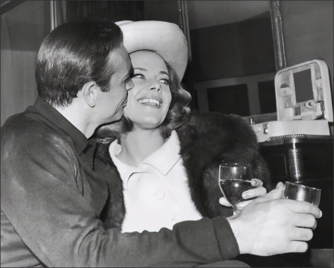 肖恩康纳利爵士,肖恩康纳利罗杰摩尔