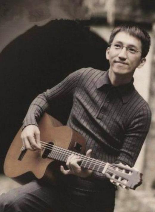 专辑张张大卖，事业一路高歌，这是我们忘掉他风流史的理由？