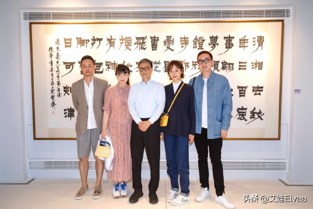 孙俪晒周末带孩子游玩新照,37岁孙俪罕见淑女装