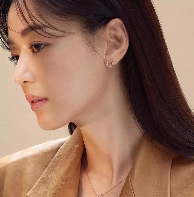 驼色大衣配色法则教你穿出高级感,暖驼色搭驼色大衣好看吗