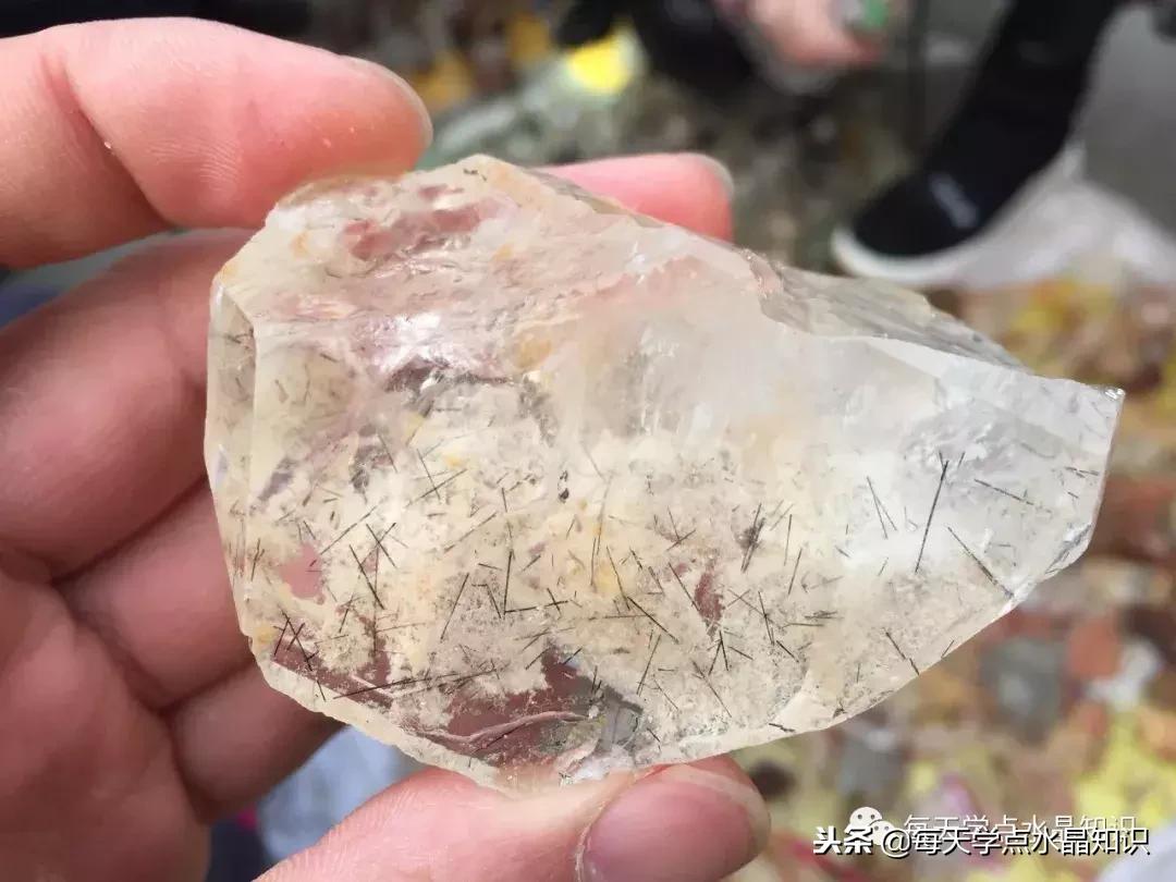 天蒙蒙亮赶个早市看一看天然水晶毛料市场