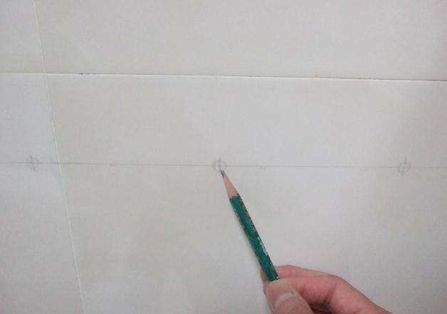 瓷砖钻孔怎么打才不会裂,瓷砖钻孔爆裂怎么办