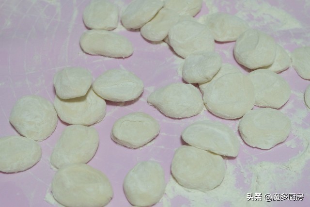 饺子什么馅最好吃现在这个季节,西红柿饺子馅这样调比肉饺子都香