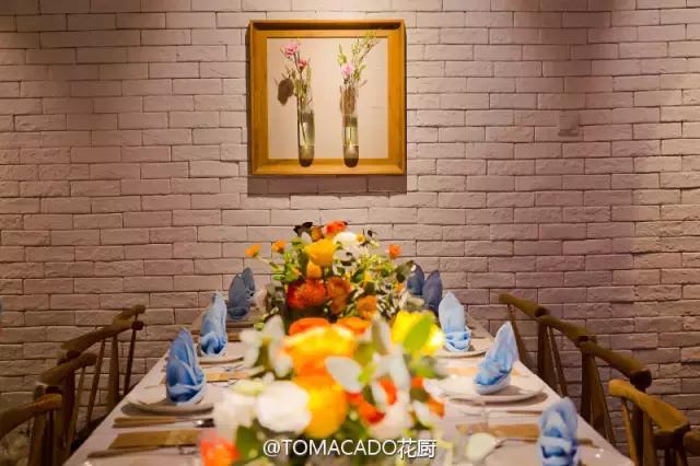 她在北京开了一家可以吃的花店，受众人追捧，还引来了李健