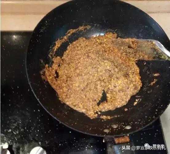 鸡蛋黄油治嘴唇干裂,秋冬婴儿嘴唇干裂辅食