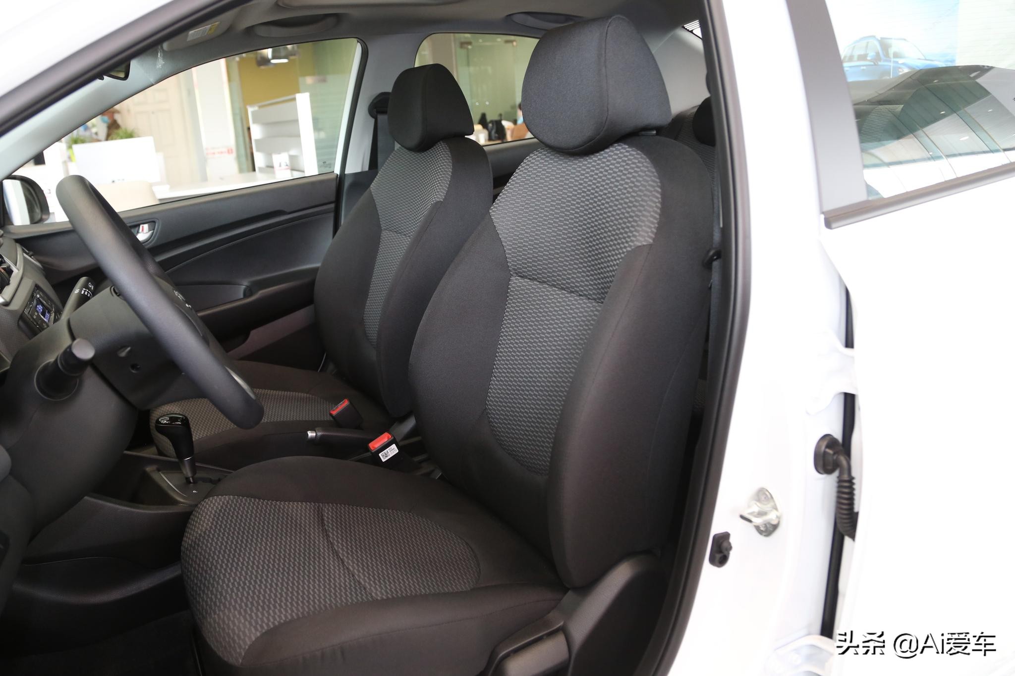 现代瑞纳最经济实惠耐用的小轿车,飞度对比新款瑞纳