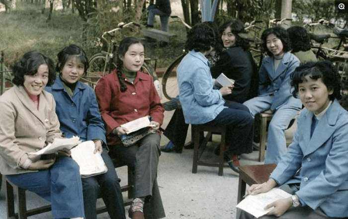 60年代一个月工资可以养活一家人,80年代的收入水平